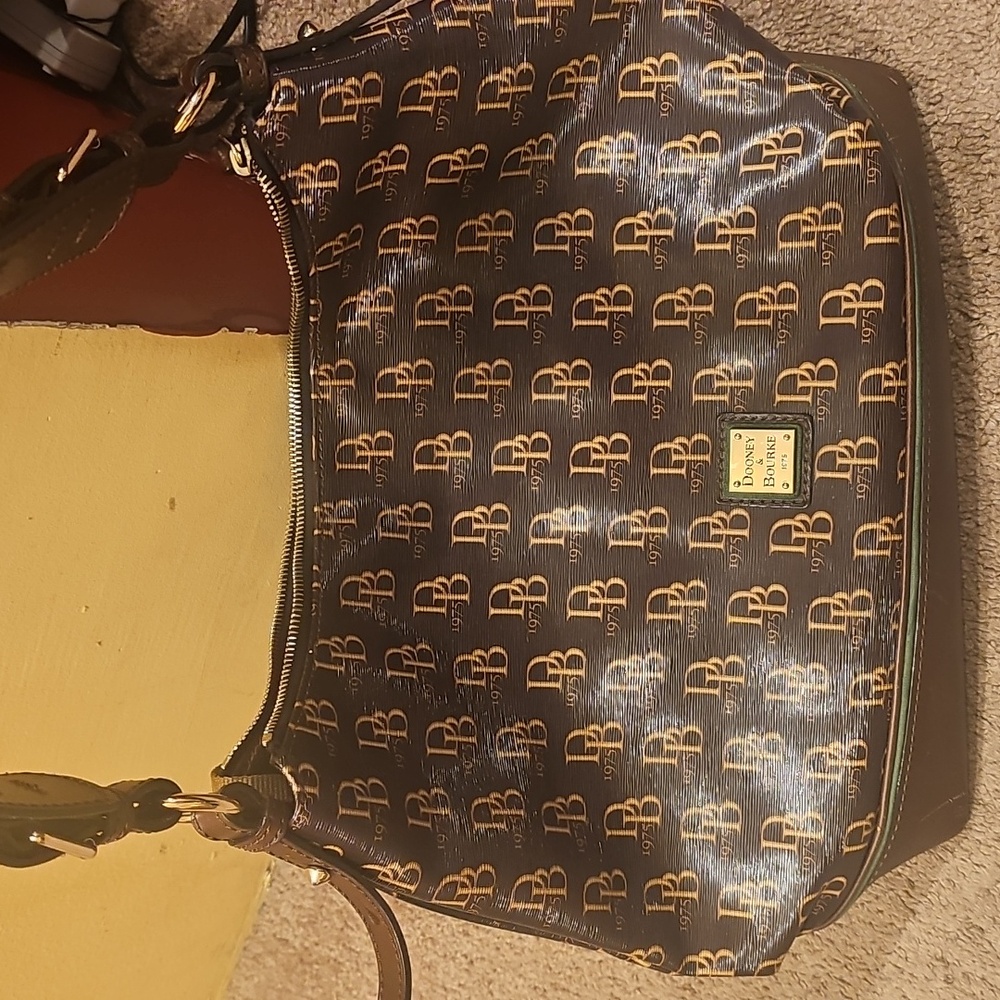 Dooney & Bourke Hobo shoulder bag.... Very Good Condition.